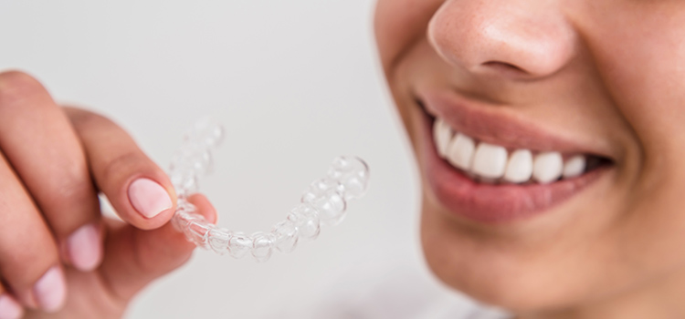 Mouth guard for sensitive teeth